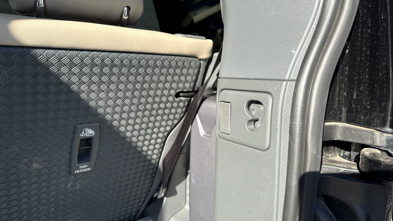 Land Rover Defender 3.0 D250 SE 90 3dr Auto Diesel Estate